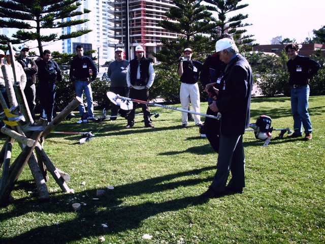 Demostraciones y pruebas en los jardínes del Hotel Conrad