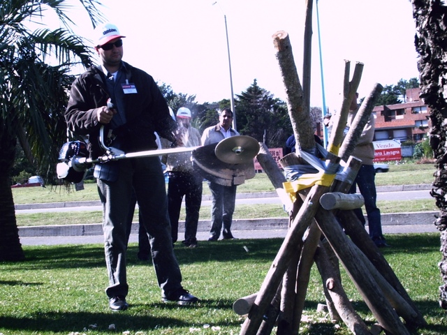 Demostraciones y pruebas en los jardínes del Hotel Conrad