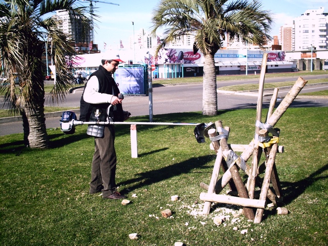 Demostraciones y pruebas en los jardínes del Hotel Conrad