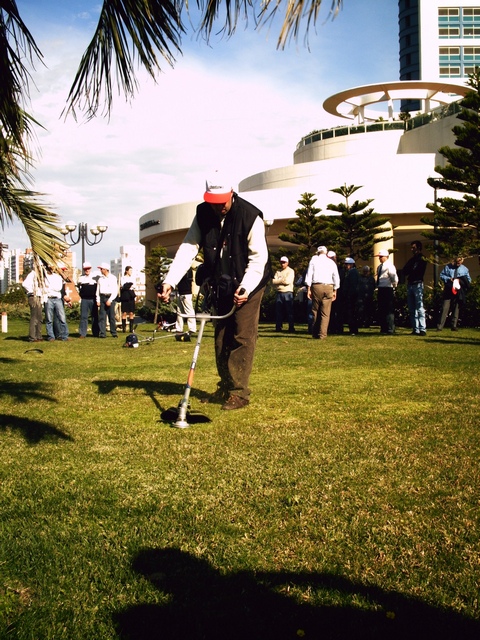 Demostraciones y pruebas en los jardínes del Hotel Conrad