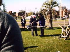 Demostraciones y pruebas en los jardínes del Hotel Conrad